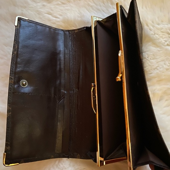 LOUIS VUITTON VINTAGE LEATHER MONOGRAM WALLET
100% Authentic - Picture 2 of 4